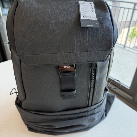 Brand new TUMI GRY DRESDEN FLAP BACKPACk - Ashton Collection - Picture 2 of 10